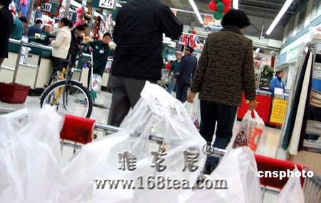 国务院:6月1日起全国禁止免费提供塑料购物袋