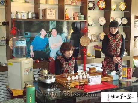 茶文化讲堂上会员表演茶艺2.jpg