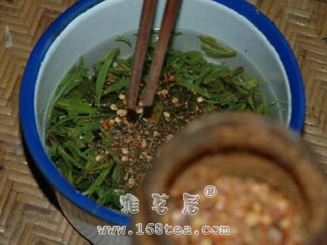 云南少数名族茶俗：基诺族的凉拌茶